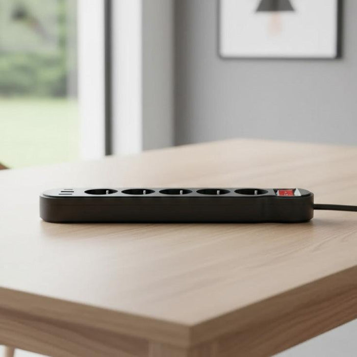 Razvodnik sa 5 mesta 2m 1.5mm2+pr. 2xUSB+tip C