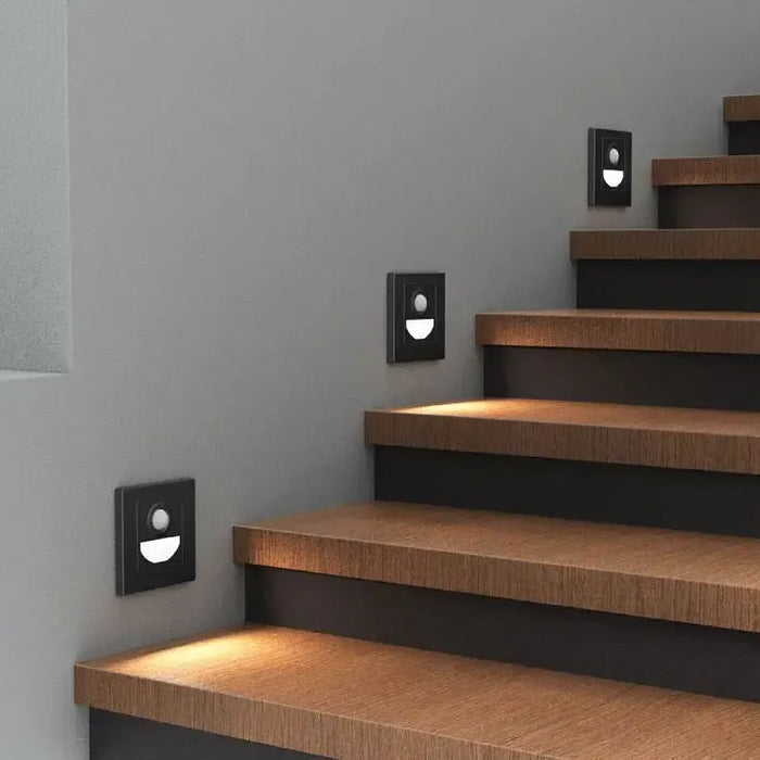 BRAYTRON crna zidna LED lampa 1.5W