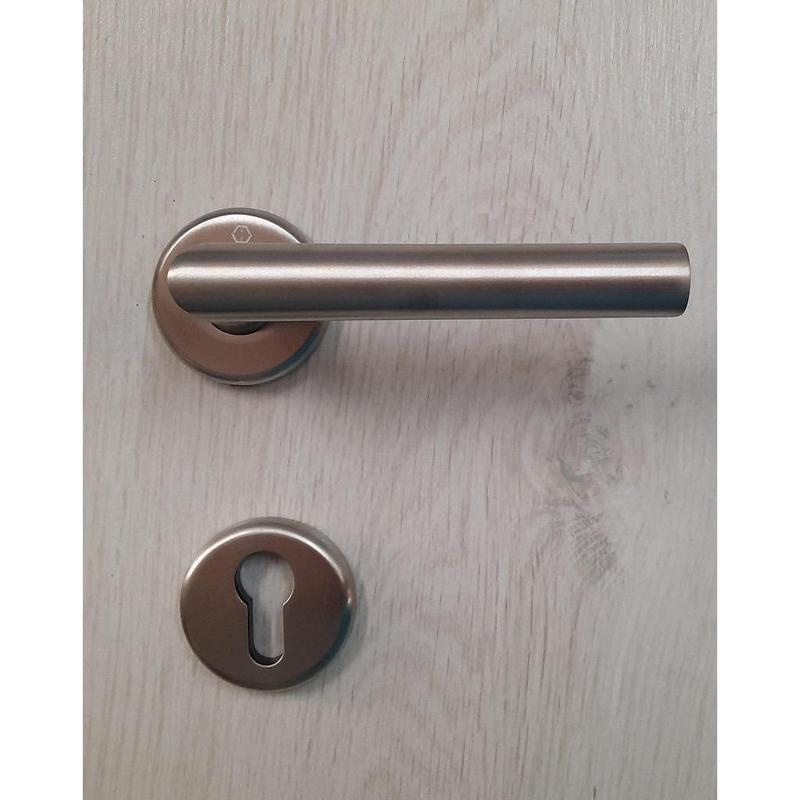 HOPPE Utrecht — kvaka na rozeti, inox (krilo 55–74 mm)